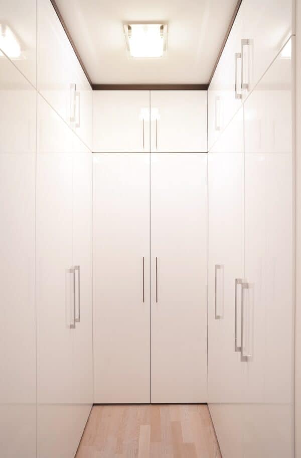 Lacquered white